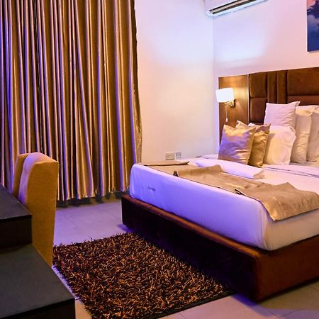 Crownedge Hotels Ікеджа Екстер'єр фото