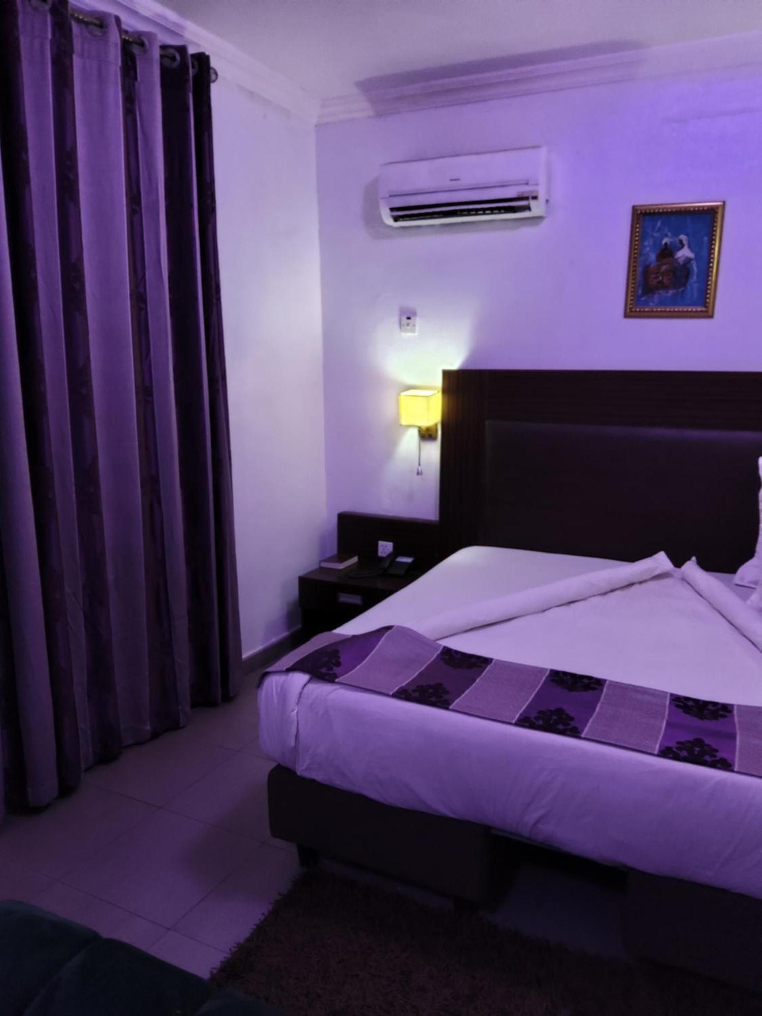 Crownedge Hotels Ікеджа Екстер'єр фото