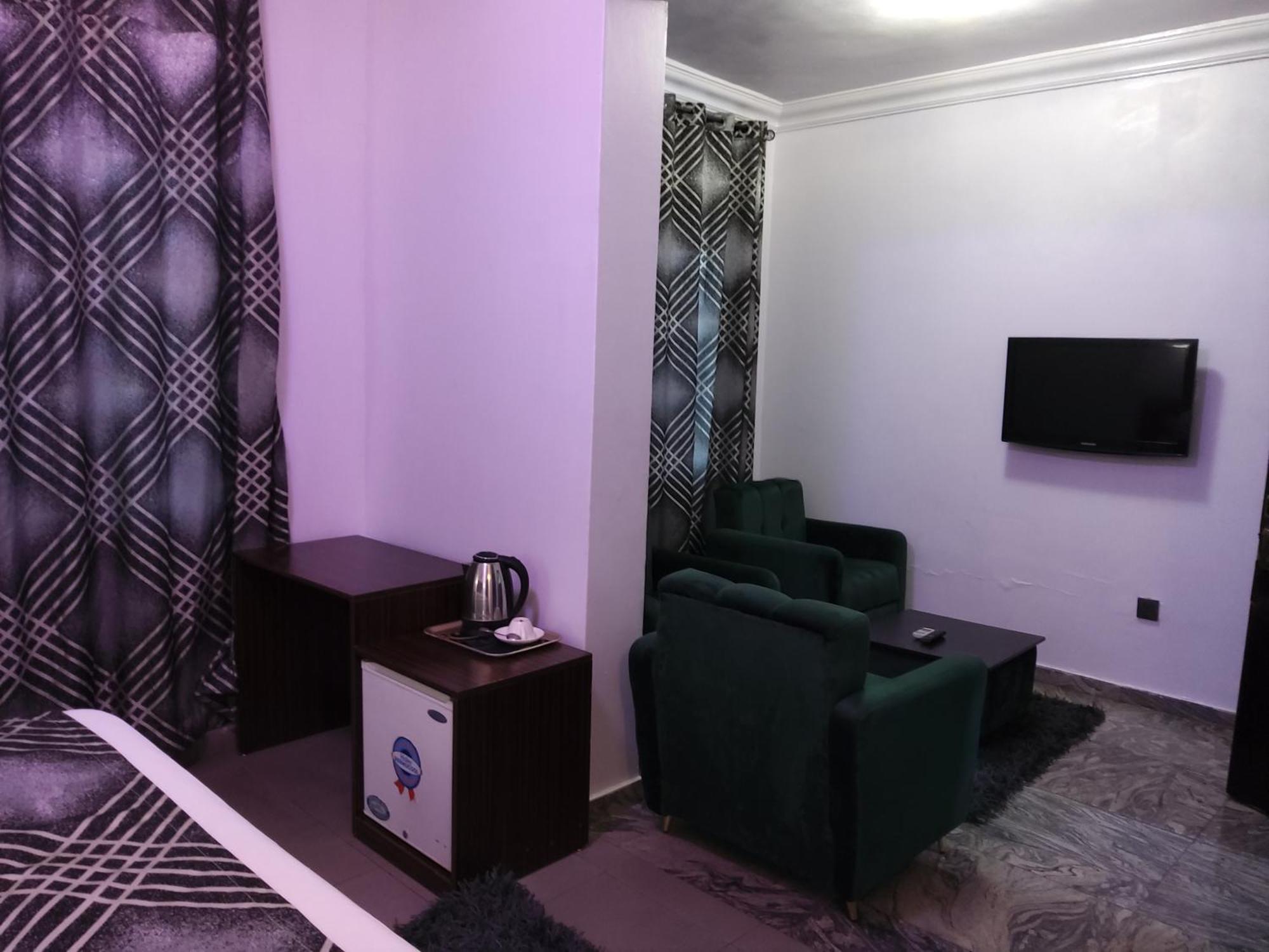 Crownedge Hotels Ікеджа Екстер'єр фото