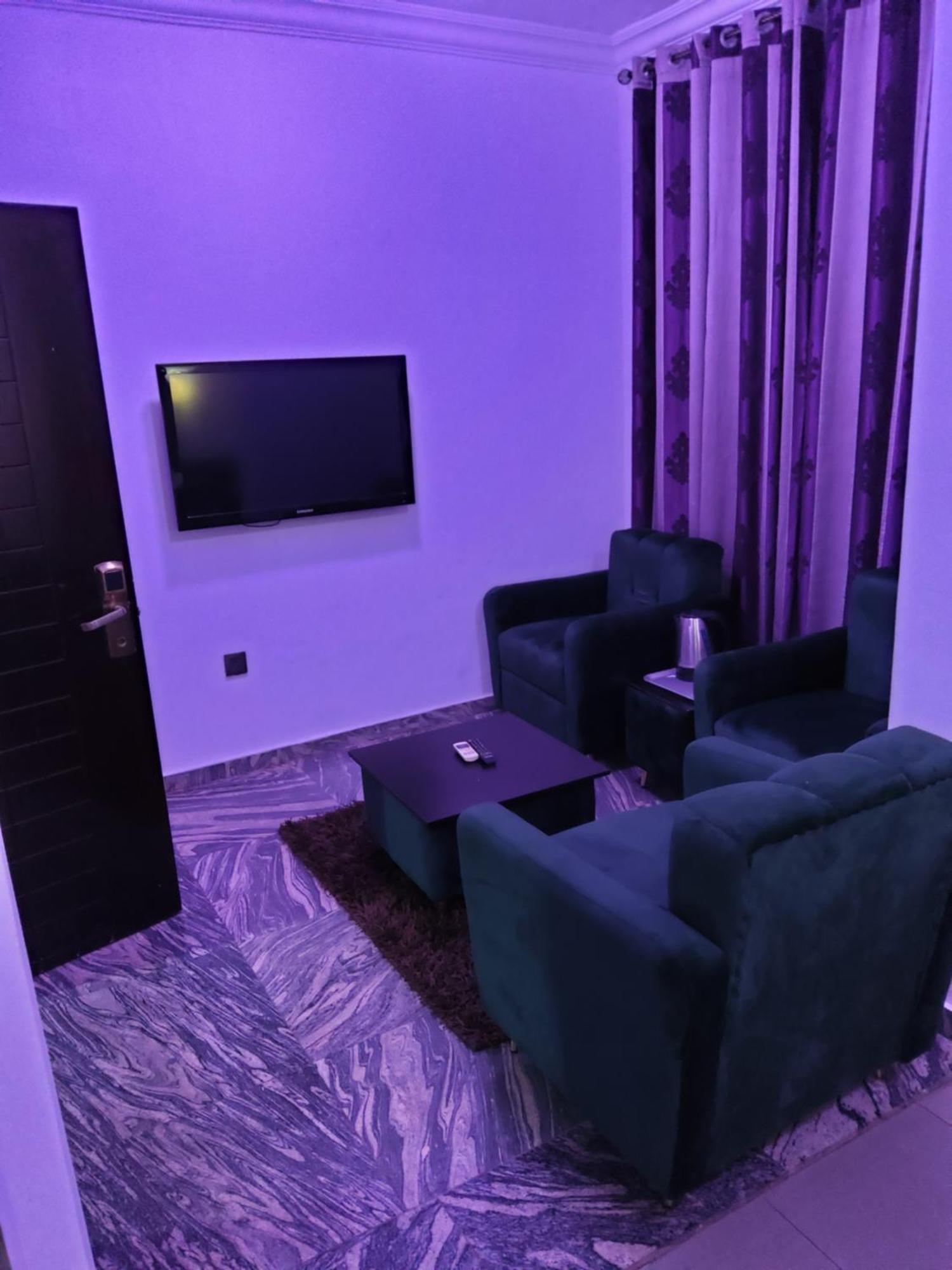 Crownedge Hotels Ікеджа Екстер'єр фото