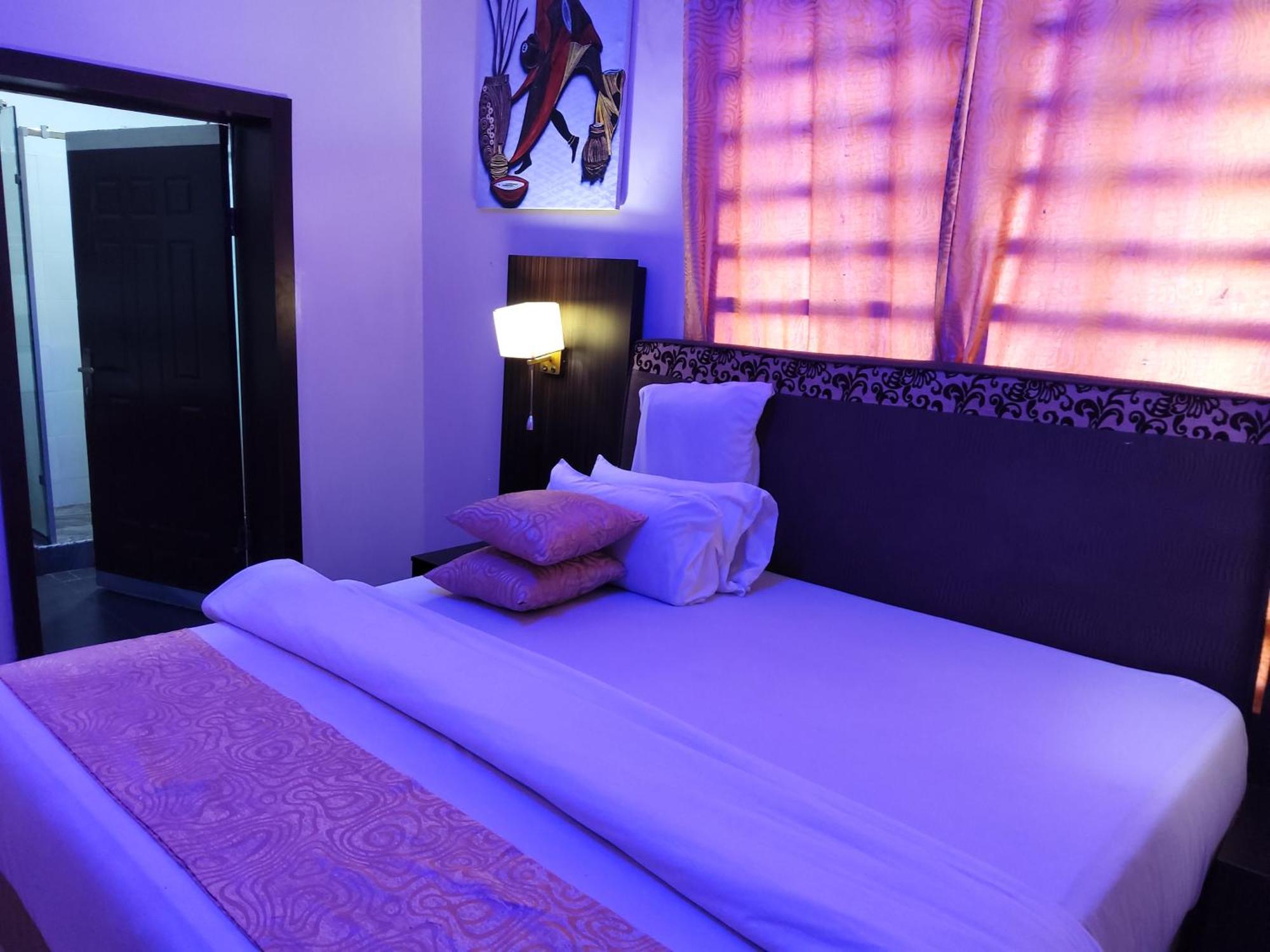 Crownedge Hotels Ікеджа Екстер'єр фото