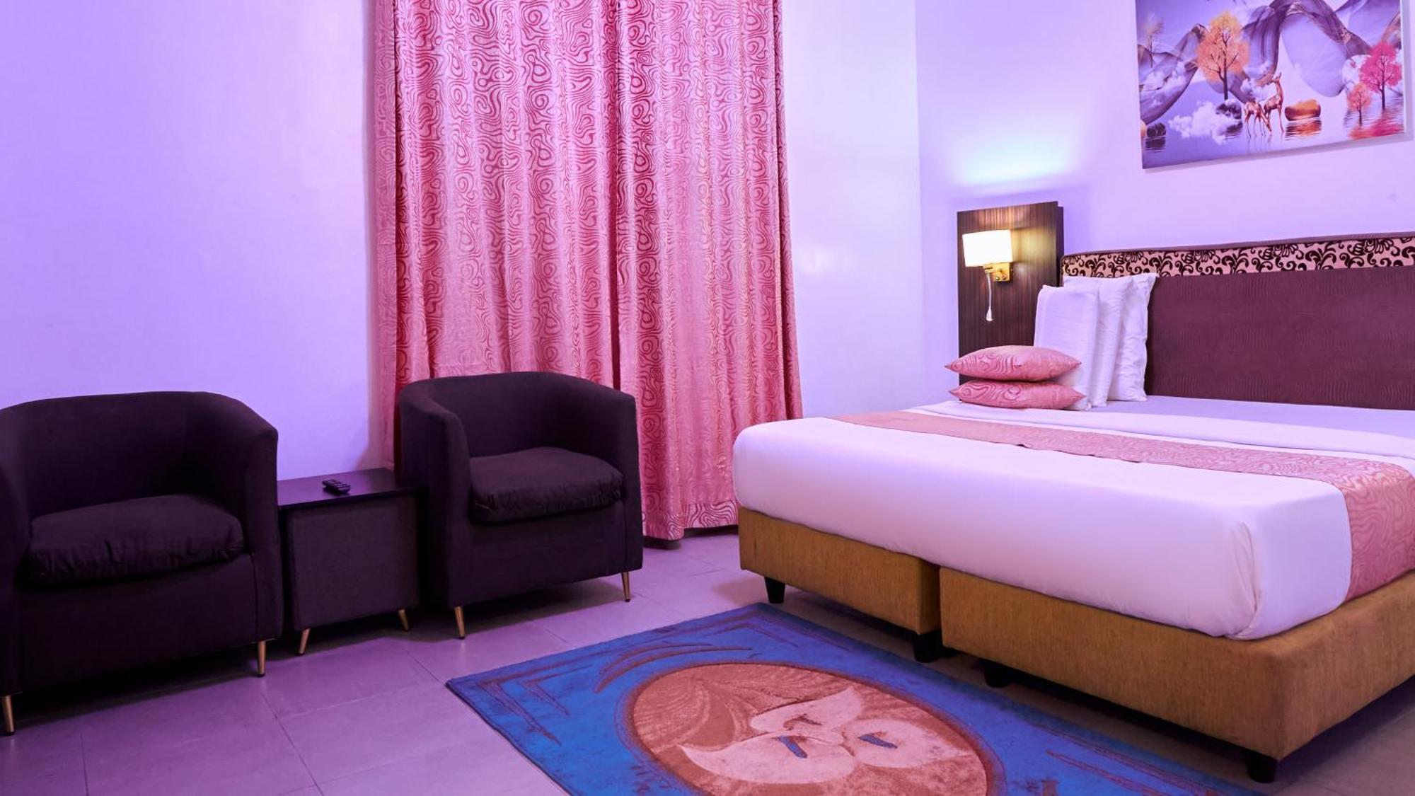 Crownedge Hotels Ікеджа Екстер'єр фото
