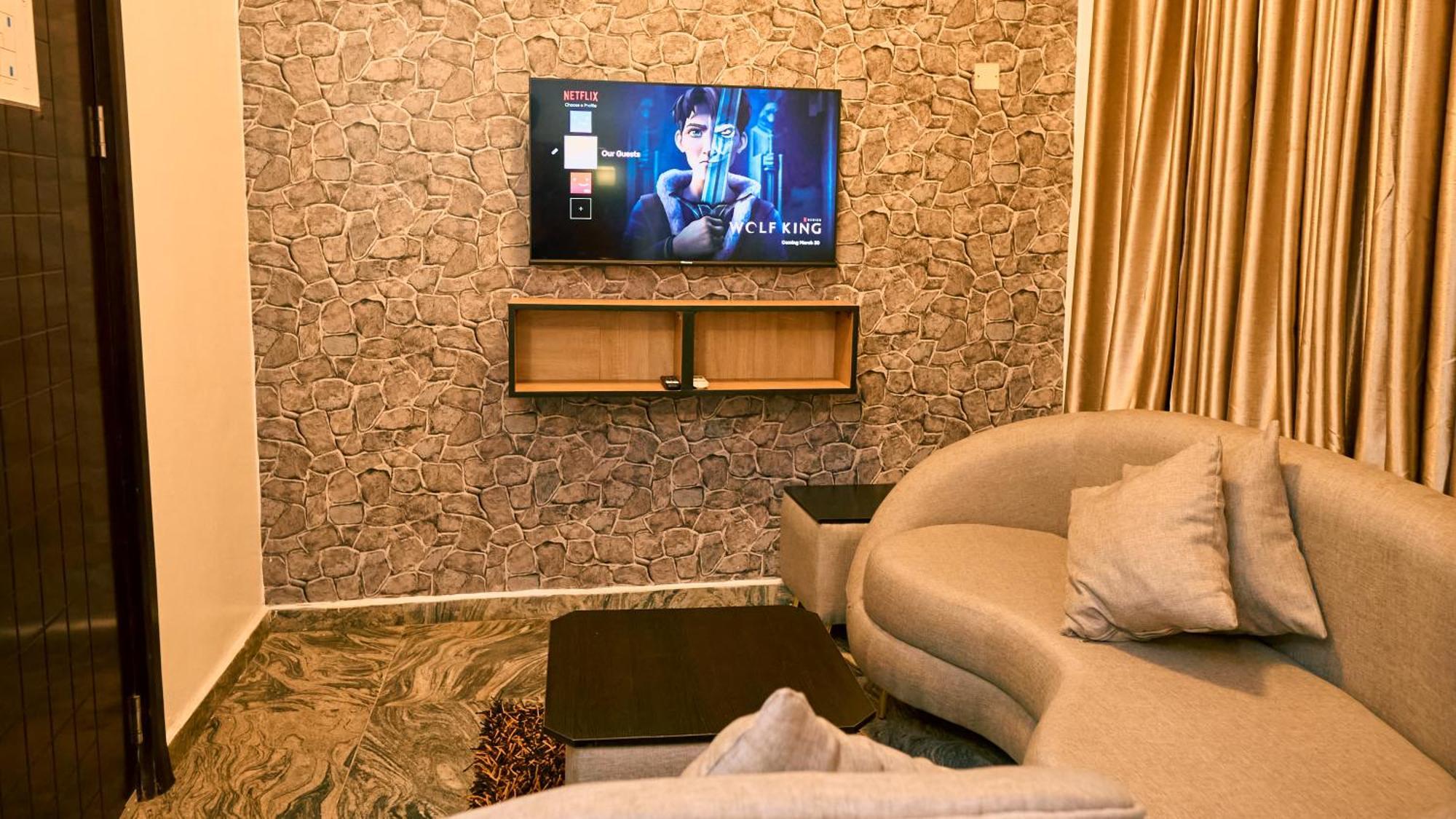 Crownedge Hotels Ікеджа Екстер'єр фото