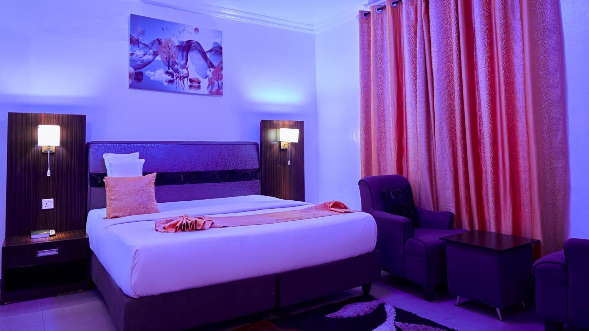 Crownedge Hotels Ікеджа Екстер'єр фото