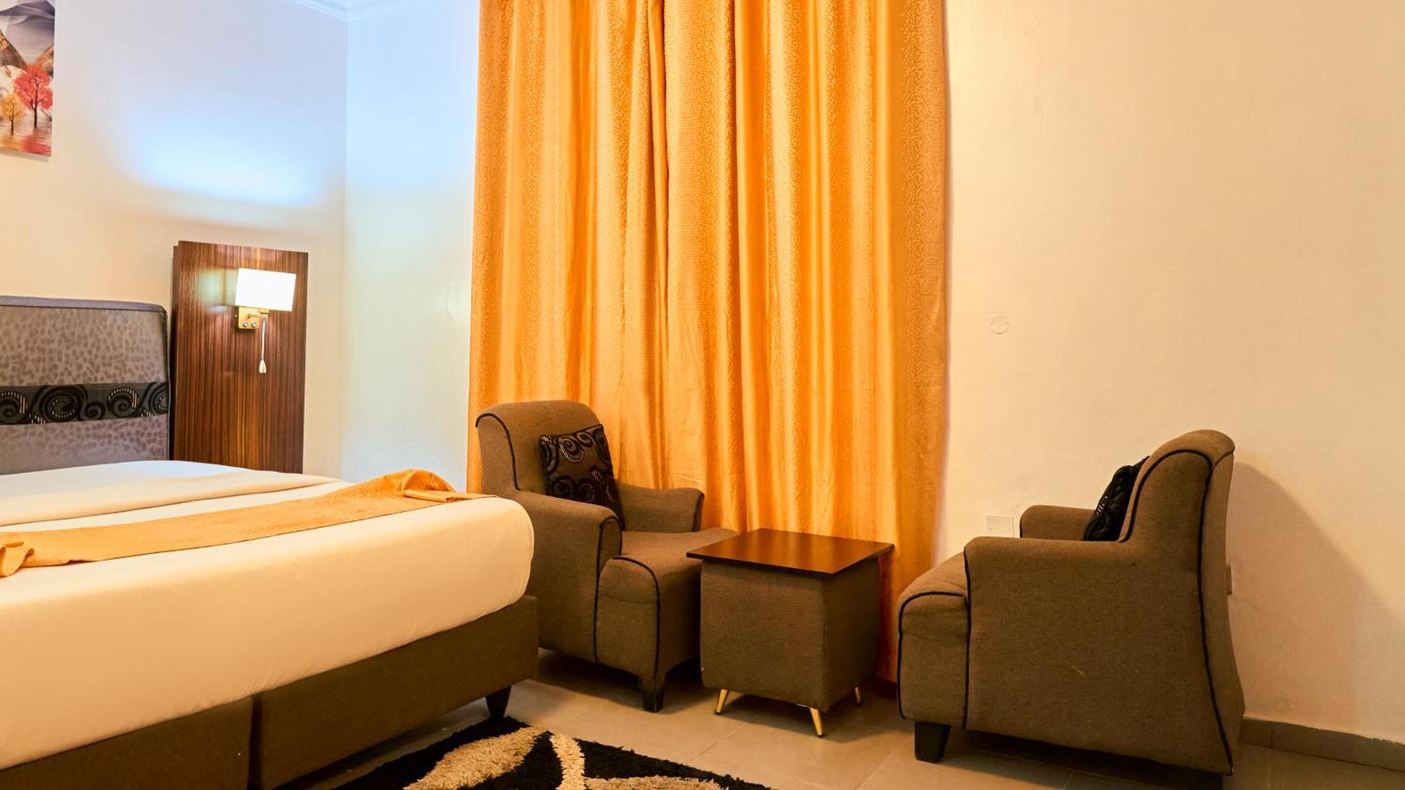Crownedge Hotels Ікеджа Екстер'єр фото