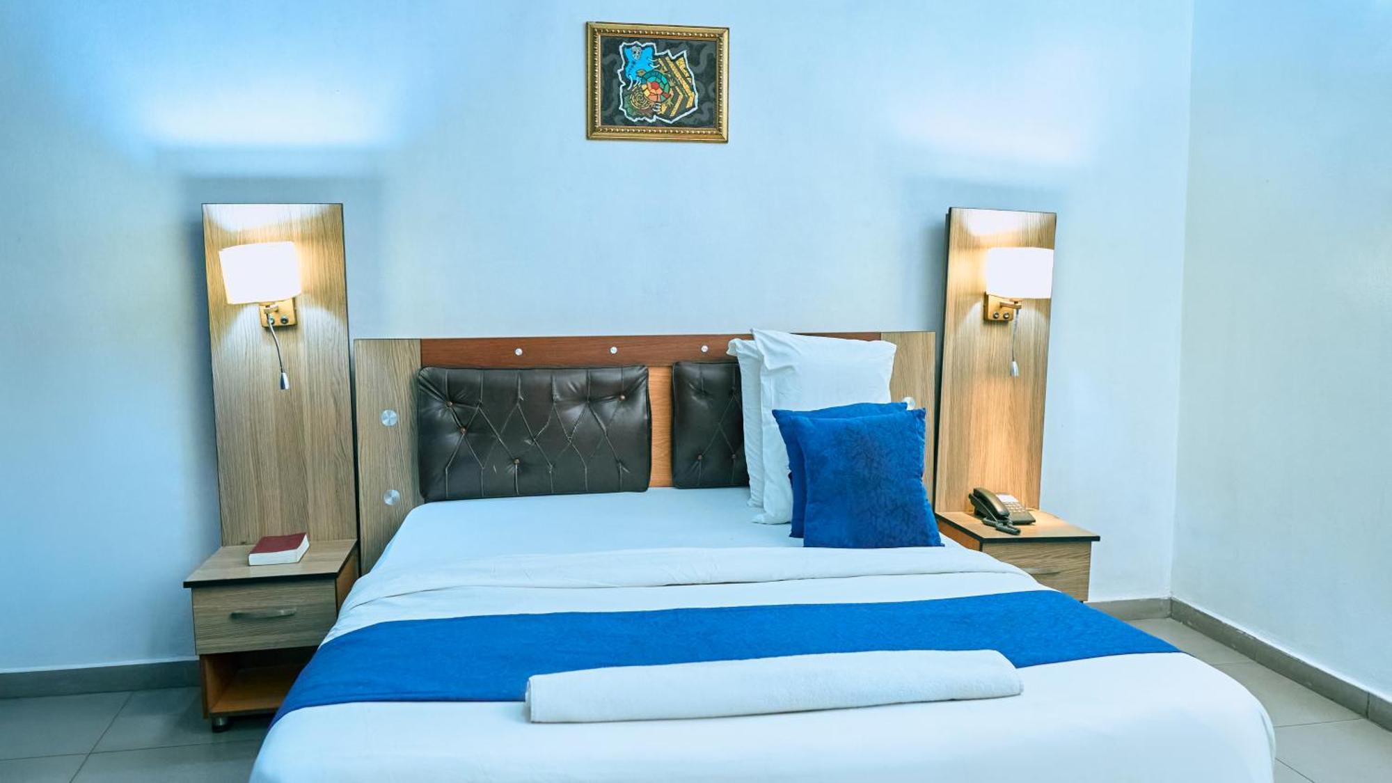 Crownedge Hotels Ікеджа Екстер'єр фото