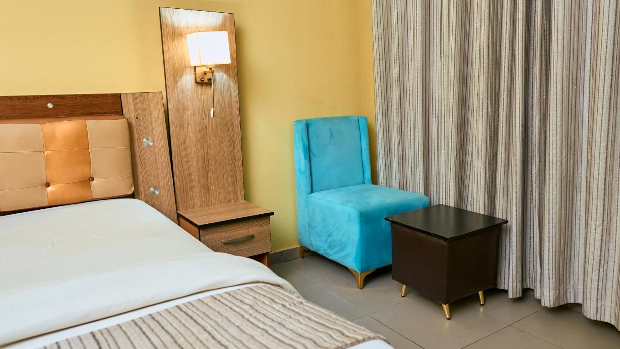 Crownedge Hotels Ікеджа Екстер'єр фото