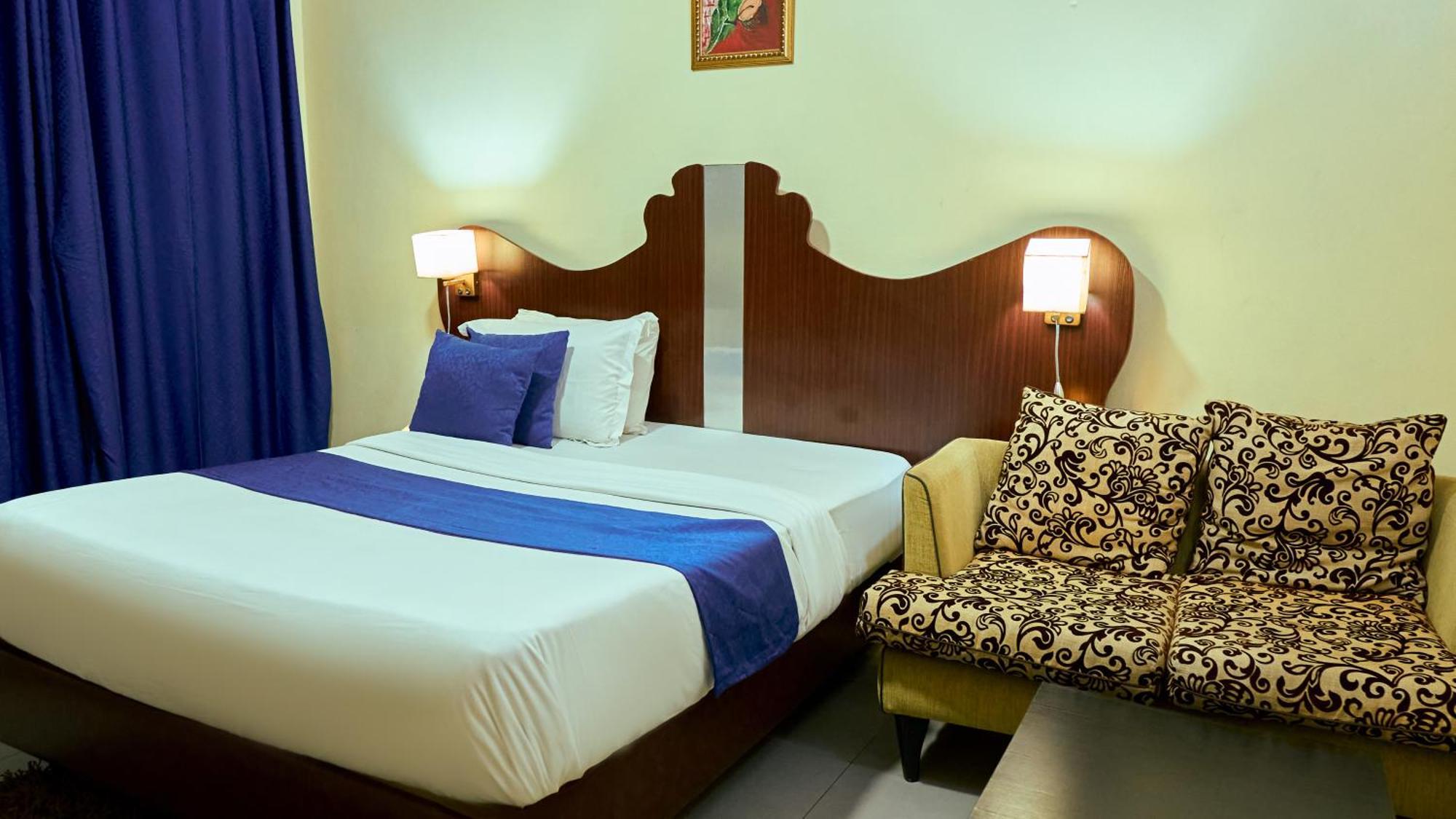 Crownedge Hotels Ікеджа Екстер'єр фото