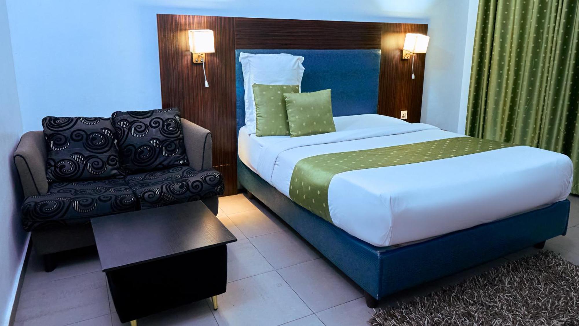 Crownedge Hotels Ікеджа Екстер'єр фото