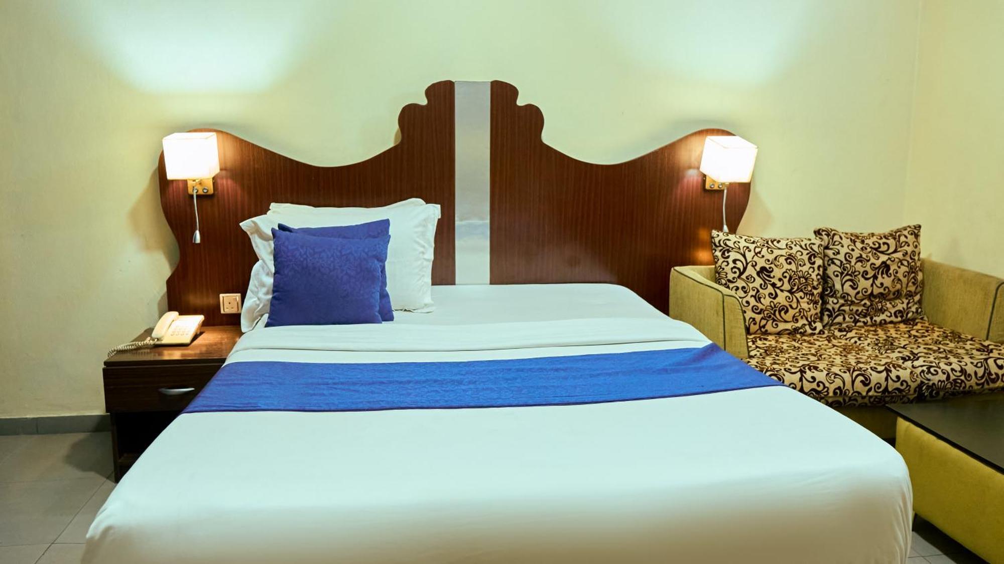 Crownedge Hotels Ікеджа Екстер'єр фото