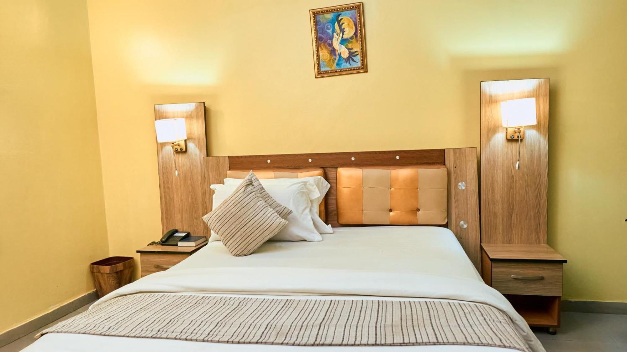 Crownedge Hotels Ікеджа Екстер'єр фото