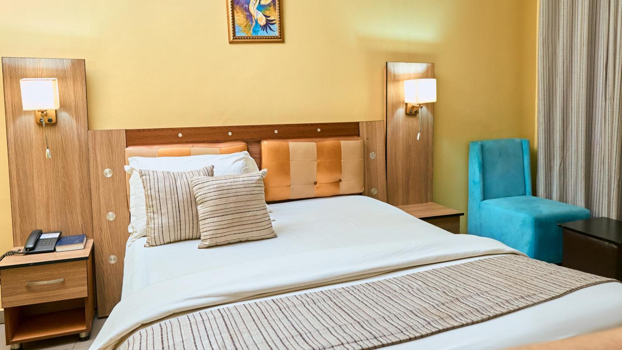 Crownedge Hotels Ікеджа Екстер'єр фото