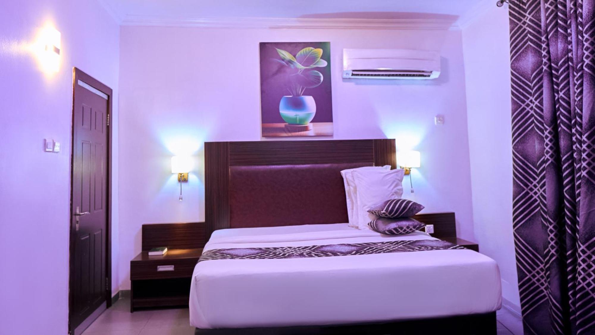 Crownedge Hotels Ікеджа Екстер'єр фото